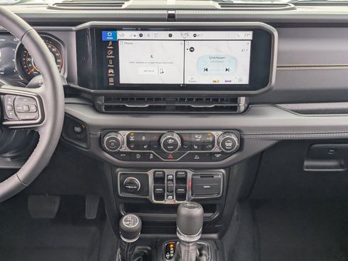 Used 2025 Jeep Gladiator High Tide image 17