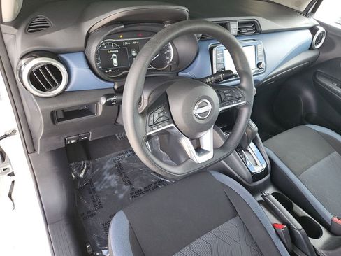 Used 2025 Nissan Versa SV image 11