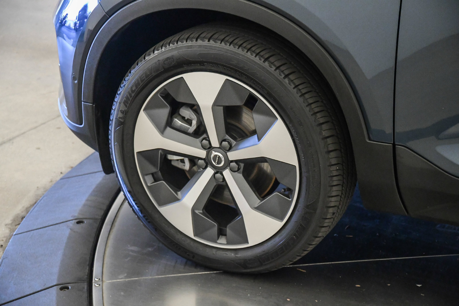 Used 2026 Volvo XC40 B4 Plus w/ Climate Package FWD image 10