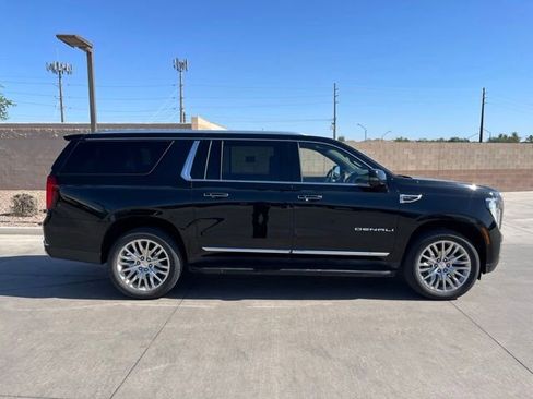 Used 2025 GMC Yukon XL Denali AWD/4WD image 5