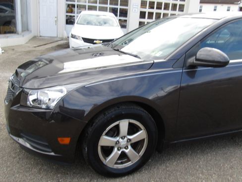 Used 2014 Chevrolet Cruze LT image 2