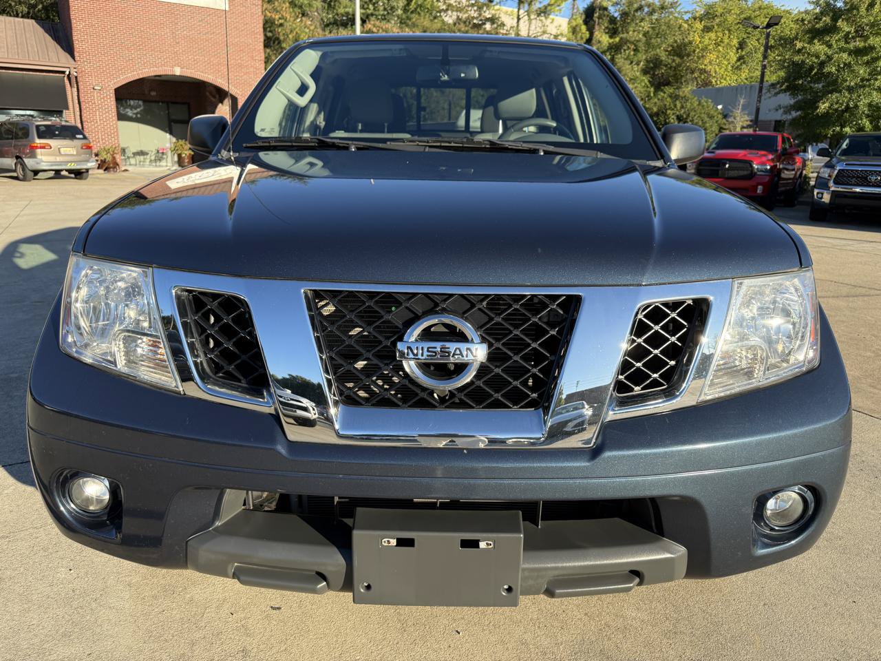 Used 2020 Nissan Frontier SV RWD image 7