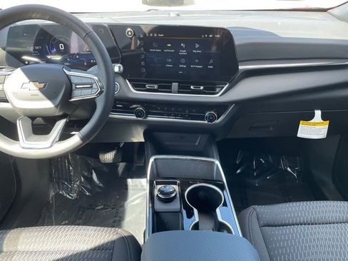 New 2026 Chevrolet Equinox LT image 2