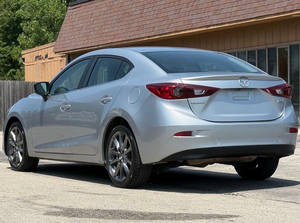 Used 2018 MAZDA MAZDA3 Touring FWD image 3
