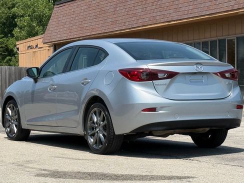 Used 2018 MAZDA MAZDA3 Touring FWD image 3
