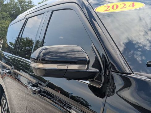 Used 2024 Lincoln Navigator Reserve AWD/4WD image 11