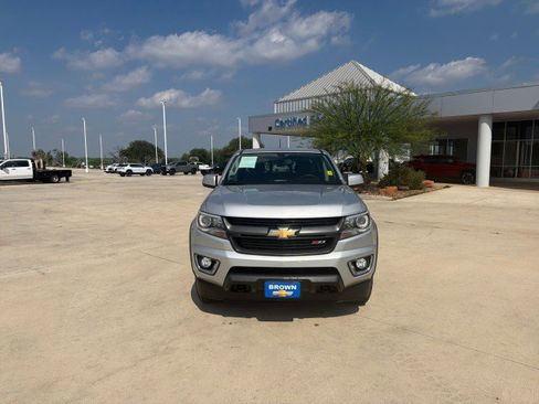 Used 2019 Chevrolet Colorado Z71 RWD image 2