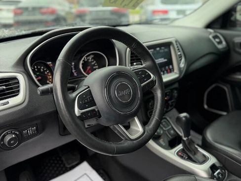 Used 2018 Jeep Compass Latitude w/ Popular Equipment Group AWD/4WD image 9
