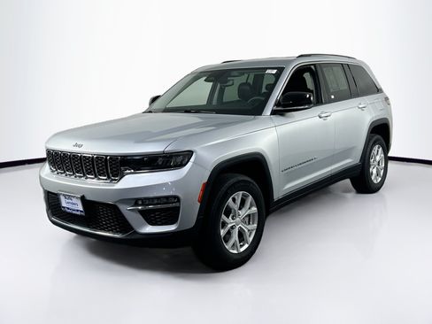 Used 2023 Jeep Grand Cherokee Limited AWD/4WD image 1