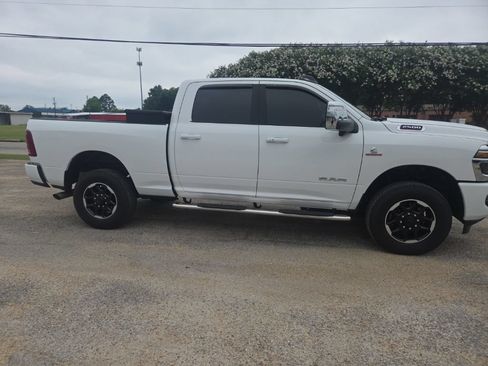 Used 2025 RAM 2500 Laramie AWD/4WD image 10
