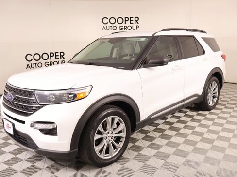 Used 2022 Ford Explorer XLT w/ Equipment Group 202A RWD image 11