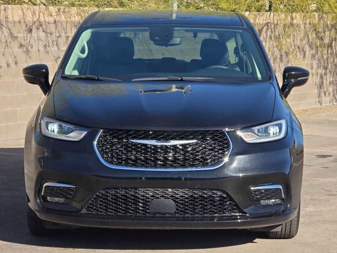 Certified 2024 Chrysler Pacifica Touring-L image 4