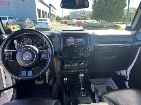 Used 2014 Jeep Wrangler Unlimited Sahara image 14
