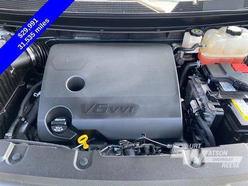 Used 2023 Chevrolet Traverse LT FWD image 14