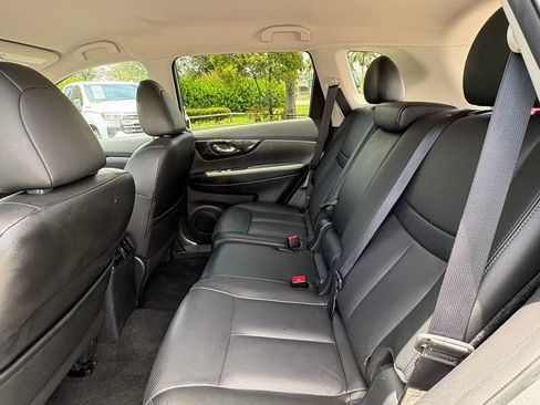 Used 2018 Nissan Rogue SL AWD/4WD image 16