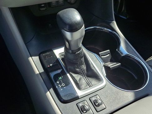 Used 2019 Toyota Highlander XLE AWD/4WD image 16