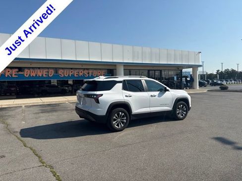 Used 2025 Chevrolet Equinox LT w/ Convenience Package II FWD image 3