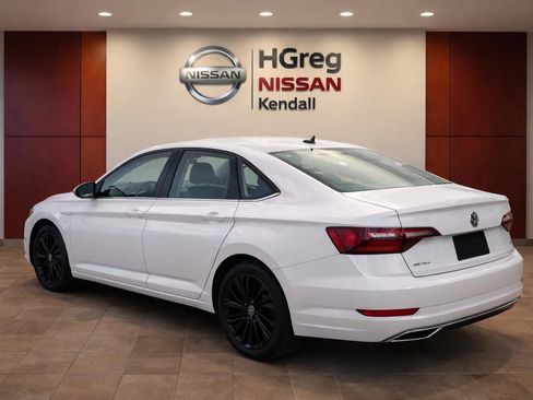 Used 2019 Volkswagen Jetta SEL Premium FWD image 2