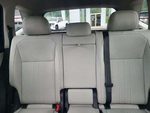 Used 2024 Volkswagen Tiguan SE AWD/4WD image 16