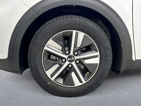 Used 2020 Kia Niro EX image 25