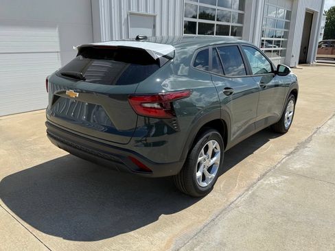New 2026 Chevrolet Trax LS w/ LS Convenience Package FWD image 7