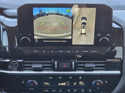 Used 2024 Nissan Pathfinder SL image 23