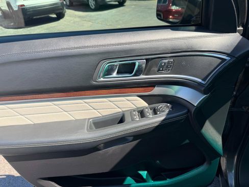 Used 2017 Ford Explorer Platinum AWD/4WD image 9