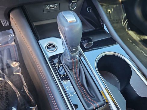 Used 2024 Nissan Altima 2.5 SR image 29