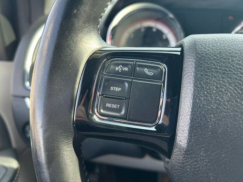 Used 2017 Dodge Grand Caravan SXT image 17