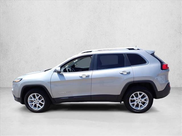 Used 2018 Jeep Cherokee Latitude Plus w/ Cold Weather Group AWD/4WD image 2