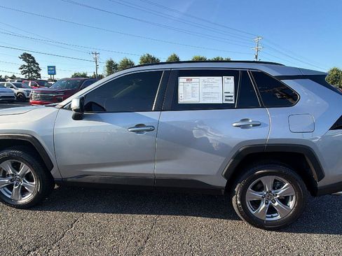 Used 2025 Toyota RAV4 XLE FWD image 11