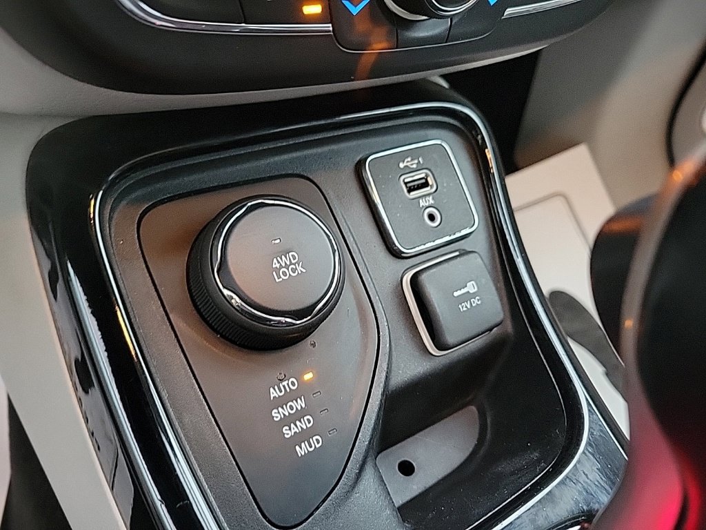 Used 2019 Jeep Compass Limited AWD/4WD image 10