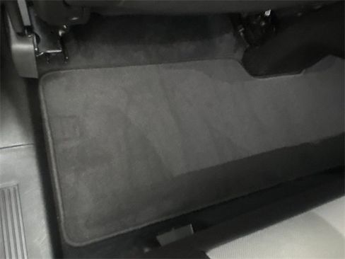 Used 2020 Chevrolet Equinox LS w/ LS Convenience Package image 36