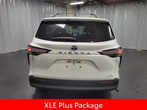 Used 2024 Toyota Sienna XLE w/ XLE Plus Package image 7