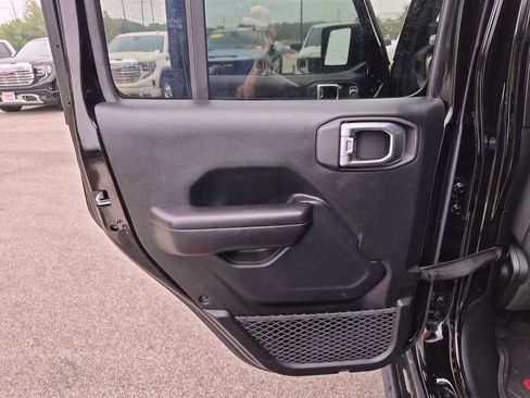 Used 2018 Jeep Wrangler Unlimited Sport S AWD/4WD image 38