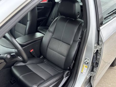 Used 2016 Chevrolet Impala LT w/ Convenience Package image 17