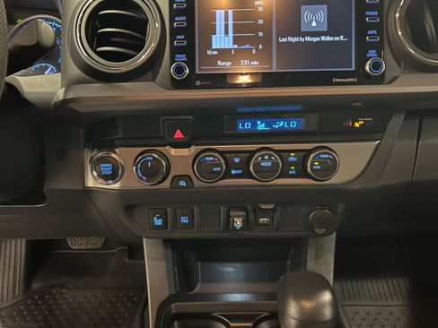 Used 2023 Toyota Tacoma SR5 w/ Technology Package AWD/4WD image 19