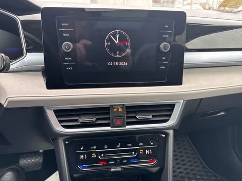 Certified 2025 Volkswagen Taos SE image 24