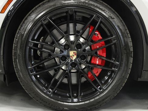 New 2026 Porsche Macan GTS Electric AWD/4WD image 9