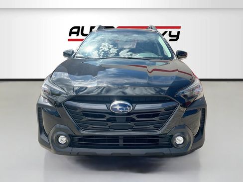 Used 2025 Subaru Outback Premium AWD/4WD image 2