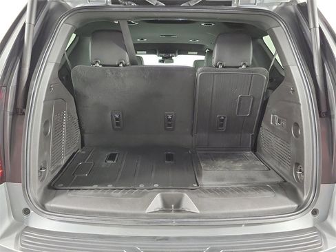 Used 2023 GMC Yukon SLT w/ SLT Luxury Package image 8