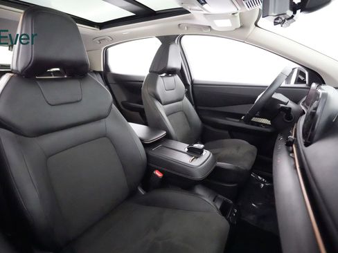 Used 2024 Nissan Ariya AWD image 23