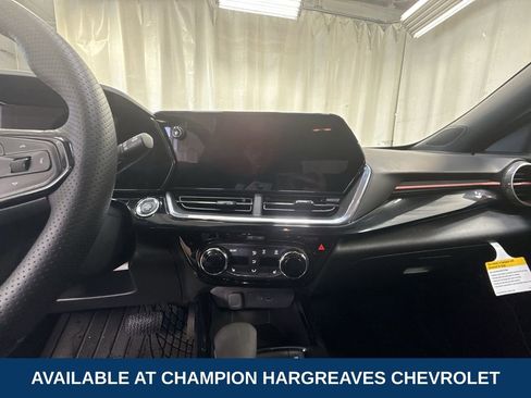 Used 2025 Chevrolet Trax RS w/ Driver Confidence Package image 14