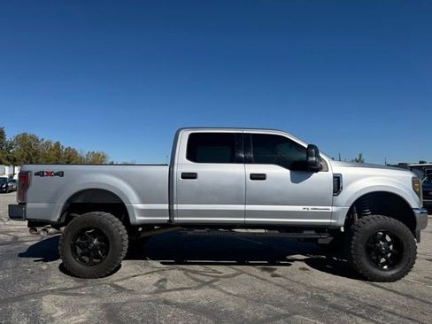 Used 2019 Ford F250 XLT AWD/4WD image 2