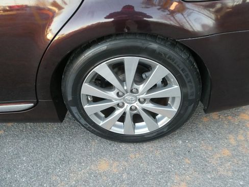 Used 2011 Toyota Avalon Limited image 36