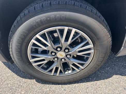 Used 2025 Chevrolet Traverse LT FWD image 10