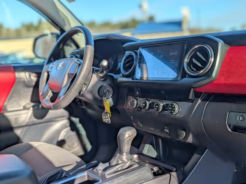 Used 2017 Toyota Tacoma SR image 50