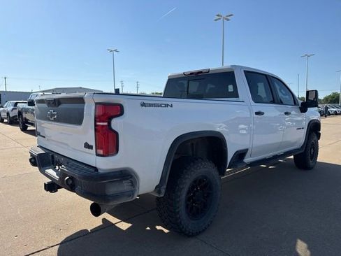Used 2024 Chevrolet Silverado 2500 ZR2 w/ ZR2 Bison Edition AWD/4WD image 3