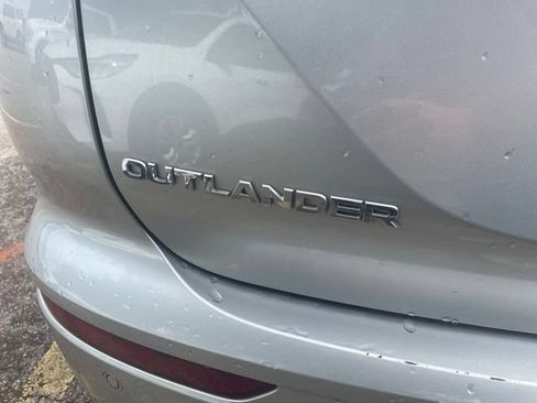 Used 2024 Mitsubishi Outlander SE AWD/4WD image 9