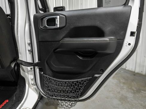 Used 2018 Jeep Wrangler Unlimited Sahara image 43